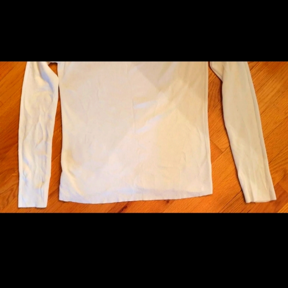 Express Ribbed VNeck Knit Top - Picture 9 of 12